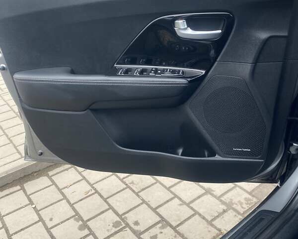 Серый Киа Niro, объемом двигателя 0 л и пробегом 54 тыс. км за 19999 $, фото 35 на Automoto.ua