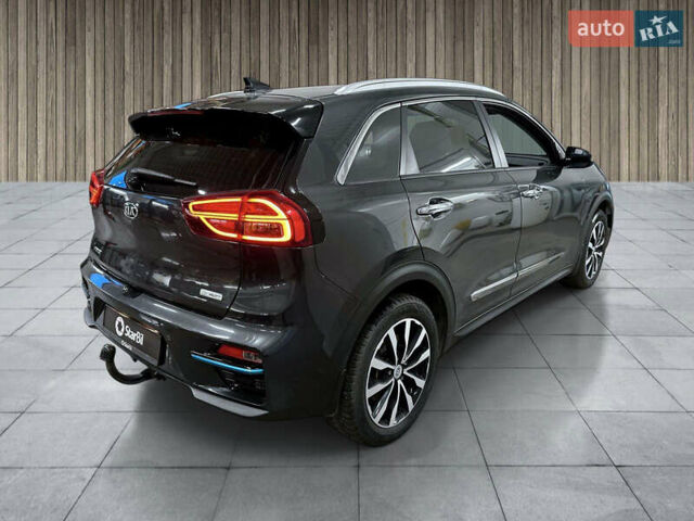Серый Киа Niro, объемом двигателя 0 л и пробегом 98 тыс. км за 16400 $, фото 3 на Automoto.ua
