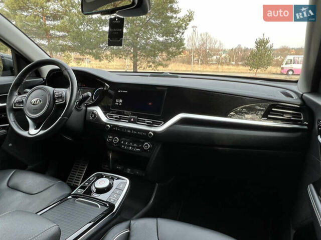 Серый Киа Niro, объемом двигателя 0 л и пробегом 49 тыс. км за 22890 $, фото 19 на Automoto.ua