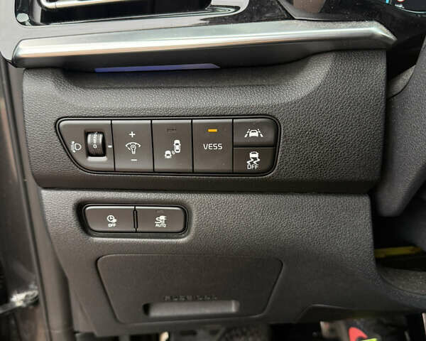 Серый Киа Niro, объемом двигателя 0 л и пробегом 77 тыс. км за 20990 $, фото 20 на Automoto.ua