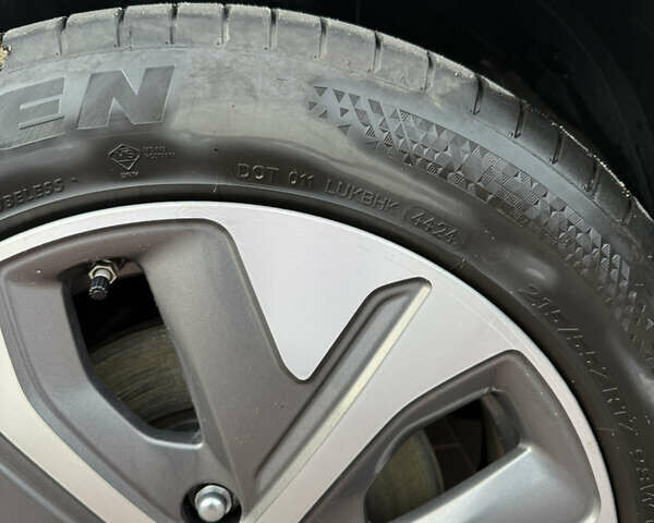 Серый Киа Niro, объемом двигателя 0 л и пробегом 77 тыс. км за 20990 $, фото 13 на Automoto.ua