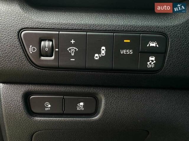 Серый Киа Niro, объемом двигателя 0 л и пробегом 62 тыс. км за 24600 $, фото 8 на Automoto.ua