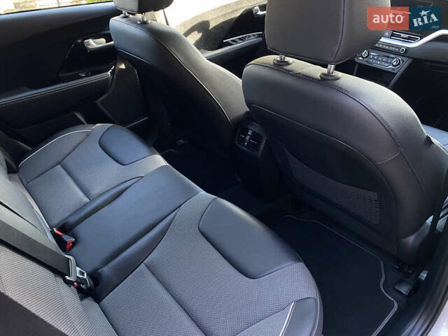 Серый Киа Niro, объемом двигателя 0 л и пробегом 59 тыс. км за 21299 $, фото 43 на Automoto.ua