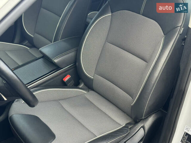 Сірий Кіа Niro, об'ємом двигуна 0 л та пробігом 141 тис. км за 17799 $, фото 3 на Automoto.ua