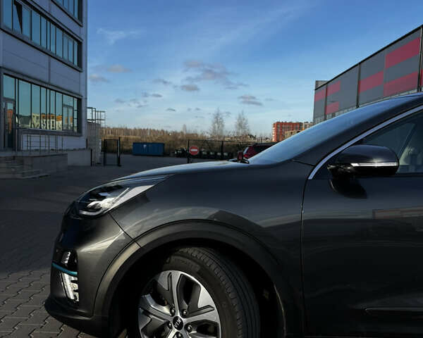 Серый Киа Niro, объемом двигателя 0 л и пробегом 86 тыс. км за 23400 $, фото 7 на Automoto.ua