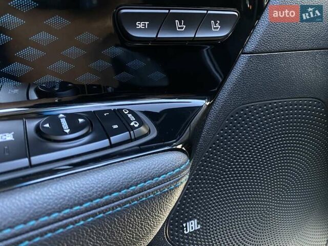 Серый Киа Niro, объемом двигателя 0 л и пробегом 67 тыс. км за 23400 $, фото 5 на Automoto.ua