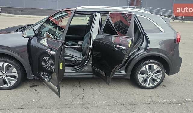 Киа Niro 2021 в Киеве на Automoto.ua Серый Киа Niro, объемом двигателя 0 л и пробегом 195 тыс. км за 16800 $, фото 40 на Automoto.ua