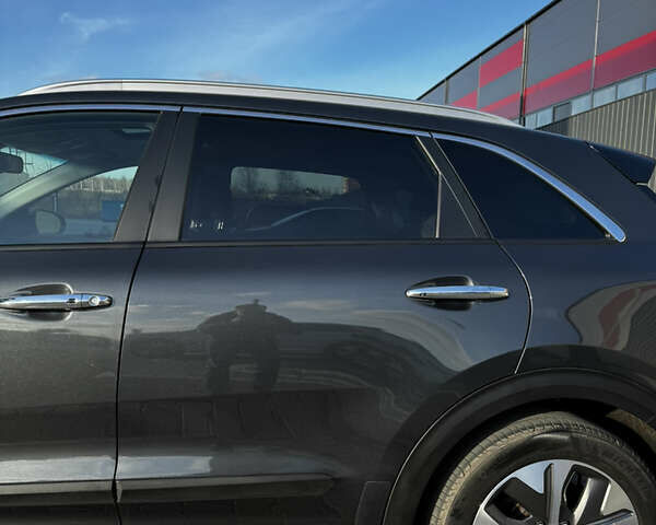 Серый Киа Niro, объемом двигателя 0 л и пробегом 86 тыс. км за 23400 $, фото 9 на Automoto.ua