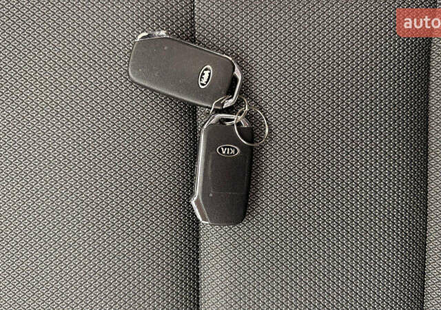 Серый Киа Niro, объемом двигателя 0 л и пробегом 88 тыс. км за 19700 $, фото 32 на Automoto.ua
