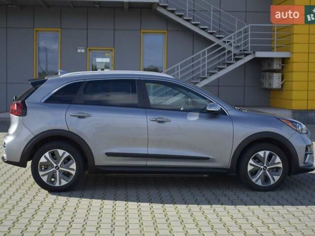 Серый Киа Niro, объемом двигателя 0 л и пробегом 98 тыс. км за 19500 $, фото 53 на Automoto.ua