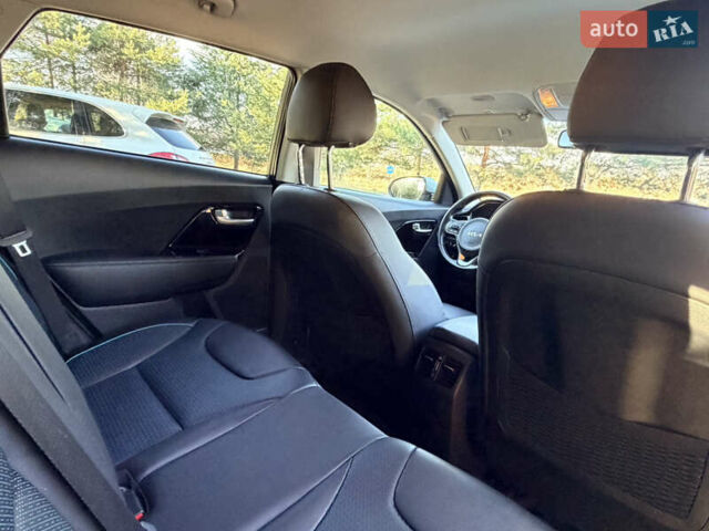Сірий Кіа Niro, об'ємом двигуна 0 л та пробігом 60 тис. км за 22400 $, фото 18 на Automoto.ua