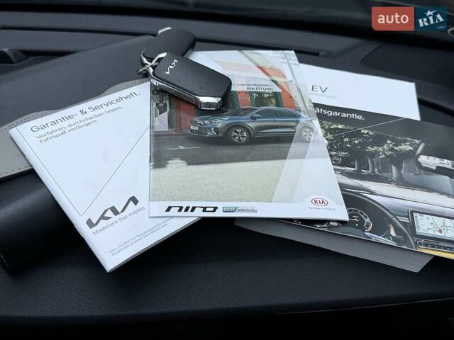 Сірий Кіа Niro, об'ємом двигуна 0 л та пробігом 72 тис. км за 22999 $, фото 80 на Automoto.ua