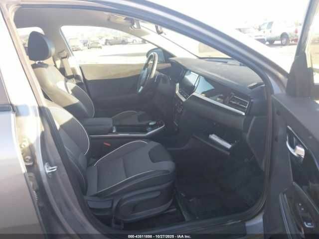 Серый Киа Niro, объемом двигателя 0 л и пробегом 62 тыс. км за 4900 $, фото 4 на Automoto.ua