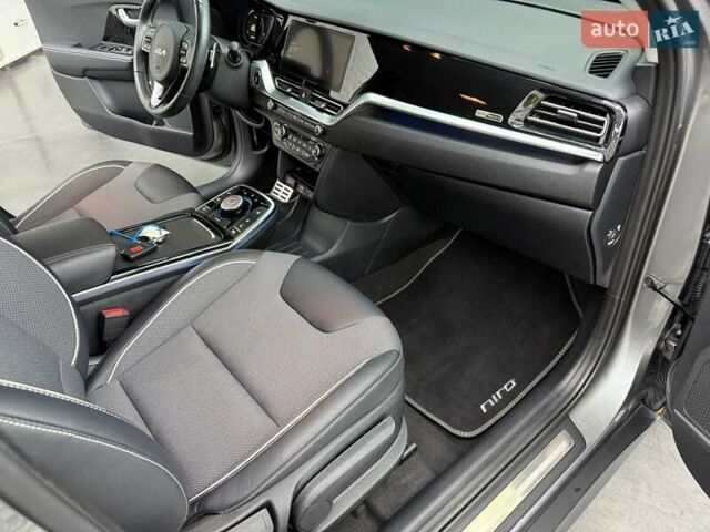 Серый Киа Niro, объемом двигателя 0 л и пробегом 22 тыс. км за 25107 $, фото 30 на Automoto.ua