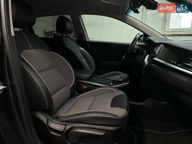 Серый Киа Niro, объемом двигателя 0 л и пробегом 44 тыс. км за 24900 $, фото 73 на Automoto.ua