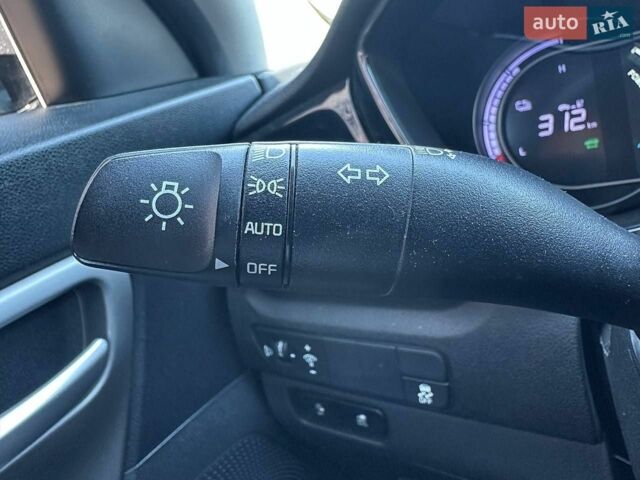 Сірий Кіа Niro, об'ємом двигуна 0 л та пробігом 54 тис. км за 19990 $, фото 19 на Automoto.ua