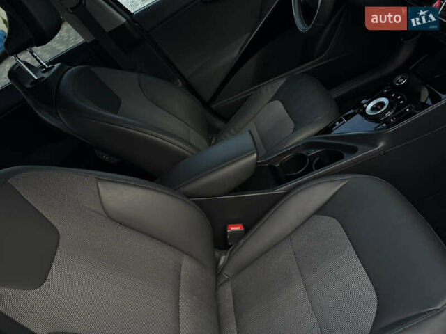 Серый Киа Niro, объемом двигателя 0 л и пробегом 95 тыс. км за 22700 $, фото 52 на Automoto.ua