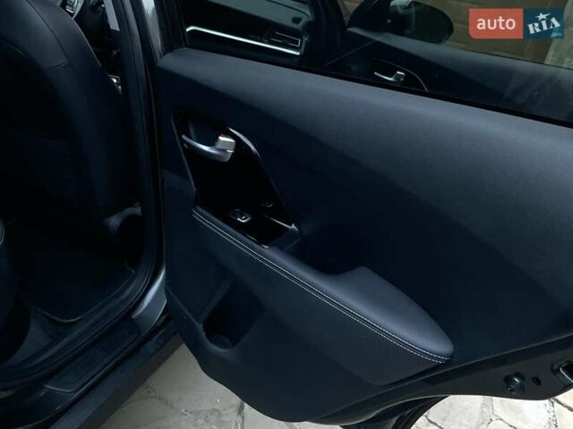 Серый Киа Niro, объемом двигателя 0 л и пробегом 82 тыс. км за 15999 $, фото 29 на Automoto.ua