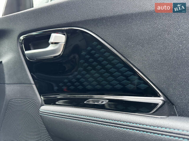 Серый Киа Niro, объемом двигателя 0 л и пробегом 37 тыс. км за 24800 $, фото 57 на Automoto.ua