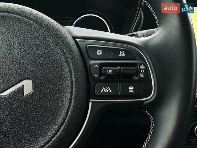 Серый Киа Niro, объемом двигателя 0 л и пробегом 37 тыс. км за 24900 $, фото 5 на Automoto.ua