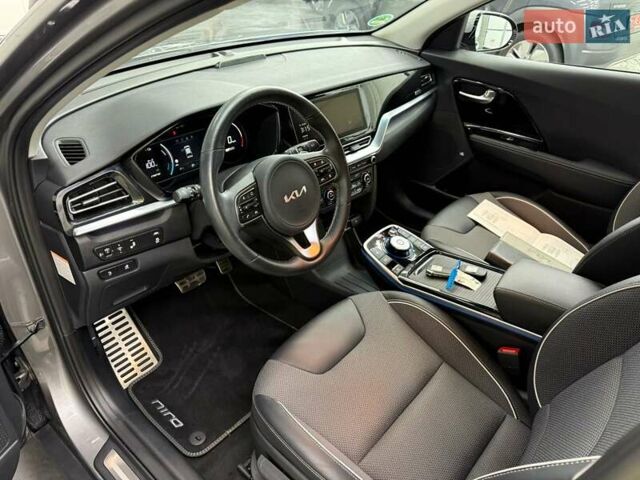 Серый Киа Niro, объемом двигателя 0 л и пробегом 22 тыс. км за 25107 $, фото 18 на Automoto.ua