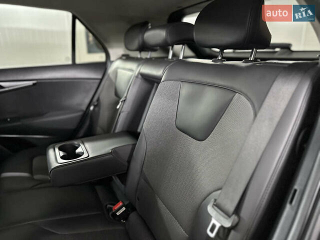 Серый Киа Niro, объемом двигателя 0 л и пробегом 120 тыс. км за 20900 $, фото 92 на Automoto.ua