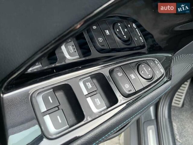 Серый Киа Niro, объемом двигателя 0 л и пробегом 74 тыс. км за 22700 $, фото 20 на Automoto.ua