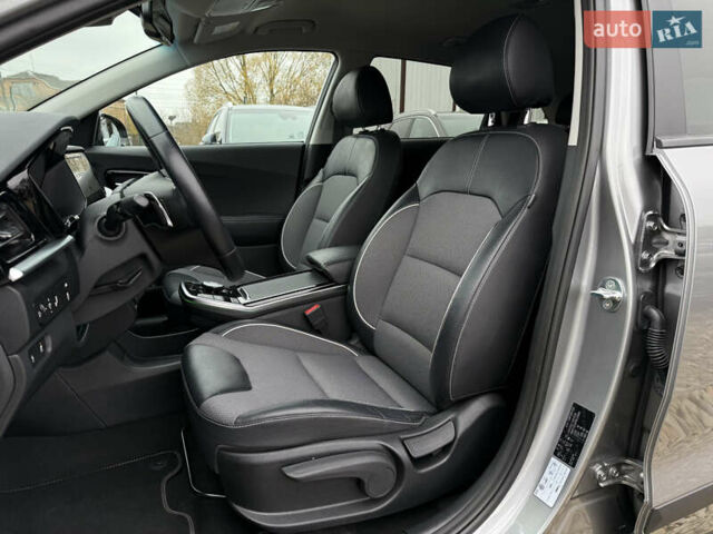 Серый Киа Niro, объемом двигателя 0 л и пробегом 70 тыс. км за 24400 $, фото 41 на Automoto.ua