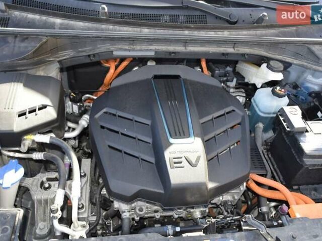 Серый Киа Niro, объемом двигателя 0 л и пробегом 98 тыс. км за 19500 $, фото 56 на Automoto.ua