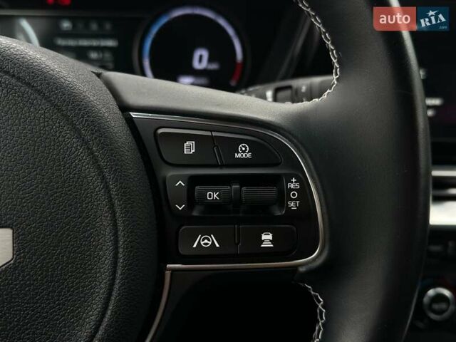 Сірий Кіа Niro, об'ємом двигуна 0 л та пробігом 44 тис. км за 24200 $, фото 5 на Automoto.ua