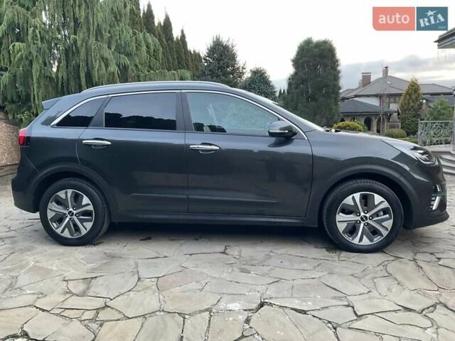 Серый Киа Niro, объемом двигателя 0 л и пробегом 82 тыс. км за 15999 $, фото 3 на Automoto.ua