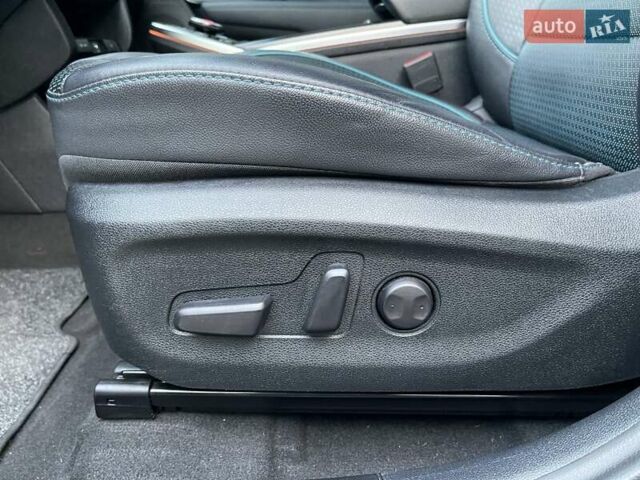 Серый Киа Niro, объемом двигателя 0 л и пробегом 74 тыс. км за 22700 $, фото 23 на Automoto.ua