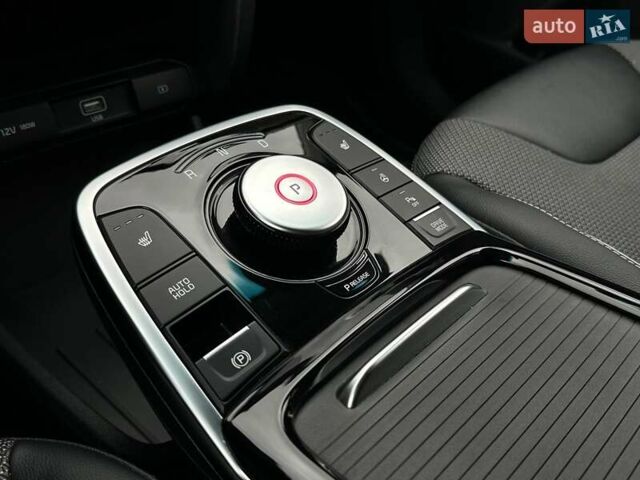 Сірий Кіа Niro, об'ємом двигуна 0 л та пробігом 44 тис. км за 24200 $, фото 57 на Automoto.ua
