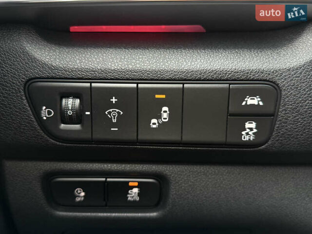 Серый Киа Niro, объемом двигателя 0 л и пробегом 70 тыс. км за 24400 $, фото 42 на Automoto.ua