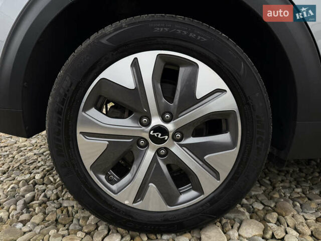 Серый Киа Niro, объемом двигателя 0 л и пробегом 70 тыс. км за 24400 $, фото 31 на Automoto.ua
