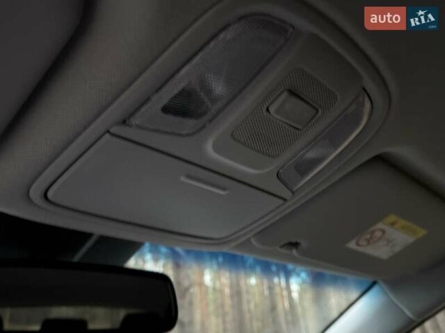 Сірий Кіа Niro, об'ємом двигуна 0 л та пробігом 72 тис. км за 22999 $, фото 62 на Automoto.ua