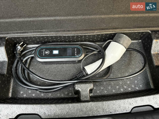 Серый Киа Niro, объемом двигателя 0 л и пробегом 37 тыс. км за 24800 $, фото 60 на Automoto.ua