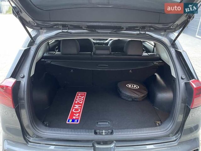Серый Киа Niro, объемом двигателя 0 л и пробегом 74 тыс. км за 22700 $, фото 41 на Automoto.ua