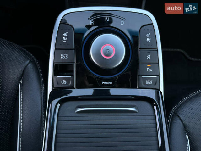 Серый Киа Niro, объемом двигателя 0 л и пробегом 73 тыс. км за 23900 $, фото 72 на Automoto.ua