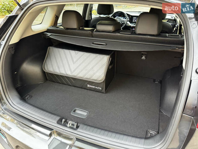 Серый Киа Niro, объемом двигателя 0 л и пробегом 37 тыс. км за 24800 $, фото 59 на Automoto.ua