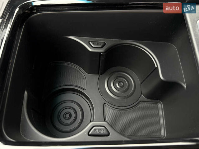 Серый Киа Niro, объемом двигателя 0 л и пробегом 70 тыс. км за 24400 $, фото 86 на Automoto.ua