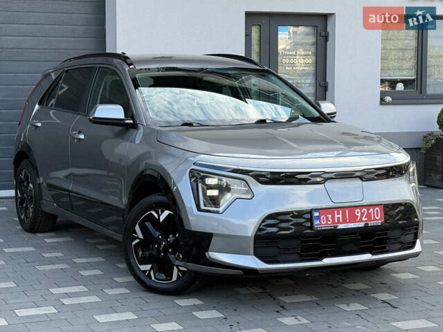 Серый Киа Niro, объемом двигателя 0 л и пробегом 95 тыс. км за 22700 $, фото 2 на Automoto.ua