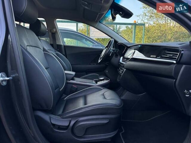 Сірий Кіа Niro, об'ємом двигуна 0 л та пробігом 73 тис. км за 23900 $, фото 85 на Automoto.ua