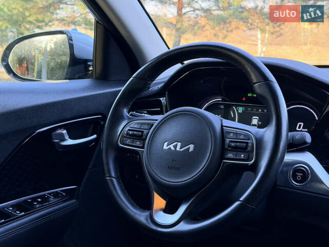 Сірий Кіа Niro, об'ємом двигуна 0 л та пробігом 60 тис. км за 22400 $, фото 17 на Automoto.ua