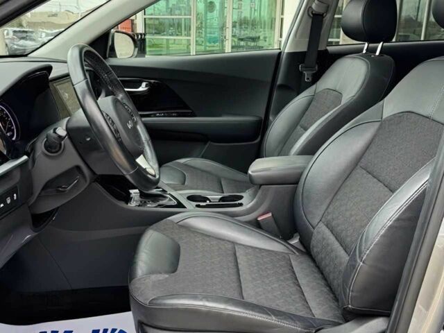 Серый Киа Niro, объемом двигателя 1.6 л и пробегом 20 тыс. км за 12900 $, фото 7 на Automoto.ua