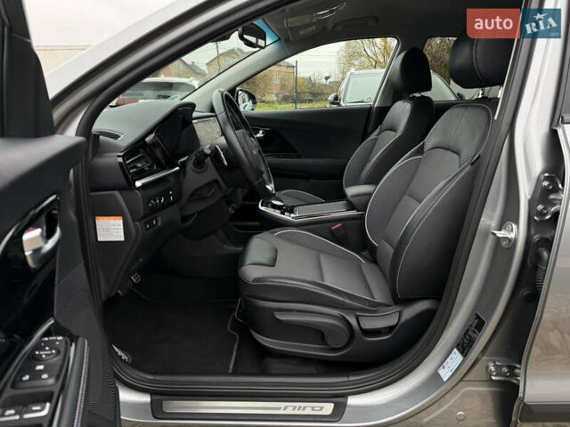 Серый Киа Niro, объемом двигателя 0 л и пробегом 70 тыс. км за 24400 $, фото 40 на Automoto.ua
