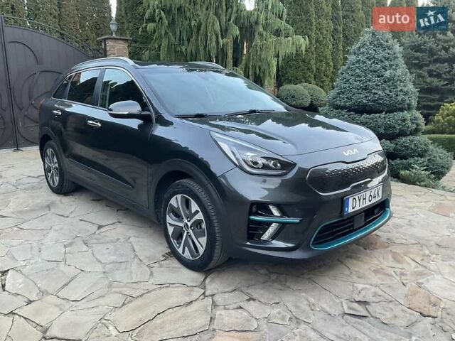 Серый Киа Niro, объемом двигателя 0 л и пробегом 82 тыс. км за 15999 $, фото 2 на Automoto.ua