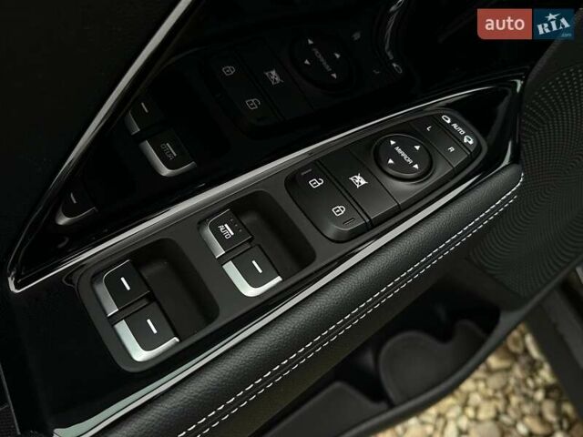 Серый Киа Niro, объемом двигателя 0 л и пробегом 37 тыс. км за 24900 $, фото 3 на Automoto.ua