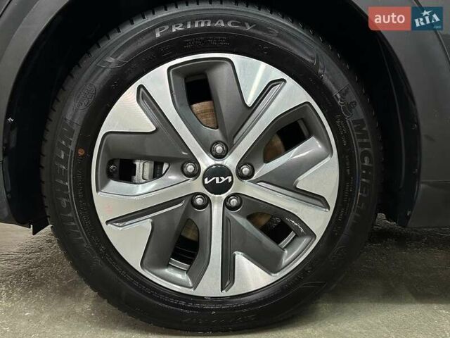 Серый Киа Niro, объемом двигателя 0 л и пробегом 44 тыс. км за 24900 $, фото 24 на Automoto.ua