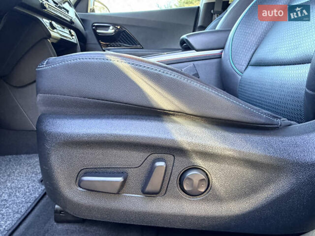 Сірий Кіа Niro, об'ємом двигуна 0 л та пробігом 60 тис. км за 22400 $, фото 10 на Automoto.ua